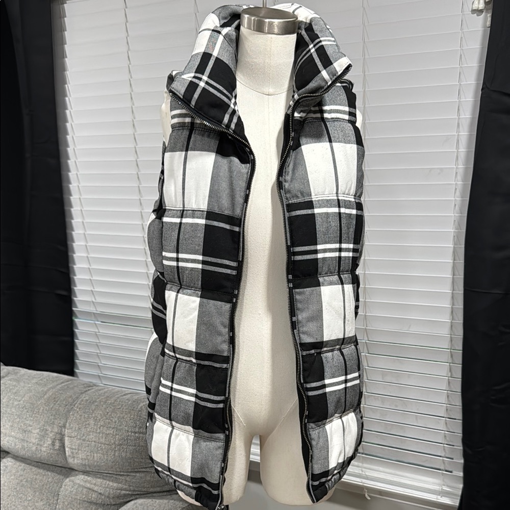Plaid Puffer Vest TALL Black and White MEDIUM